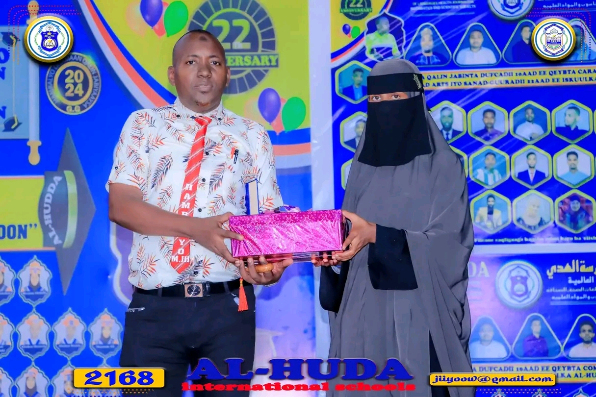 Al-Hudda Academy founder presenting an award to a student